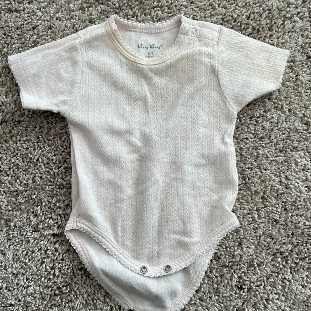 Kissy Kissy shortsleeved onesie in light pink